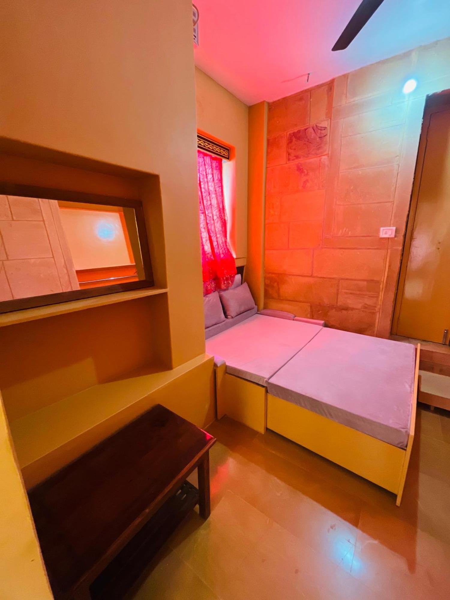 Mud Mirror Guesthouse Jaisalmer Εξωτερικό φωτογραφία